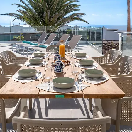 Villa Ereza Royal Family Hoopoe 121 *
